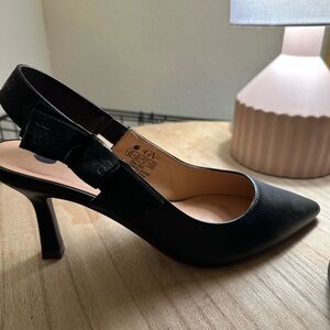 Gloria Vanderbilt black heals